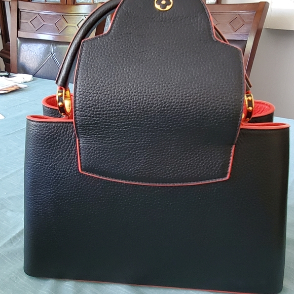 LV Capucines MM bag - Picture 11 of 15